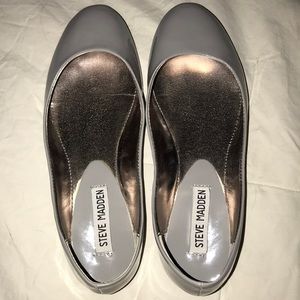 Steve Madden Gray Patent Leather Flat Size 7